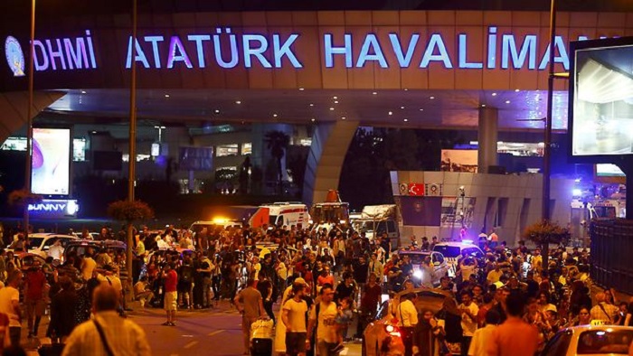 Explosionen und Schüsse am Flughafen in Istanbul